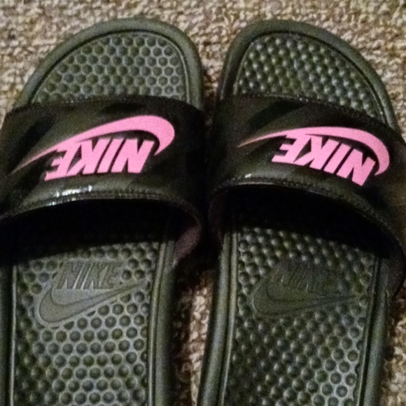 Nike Slides - Picture 2 of 4